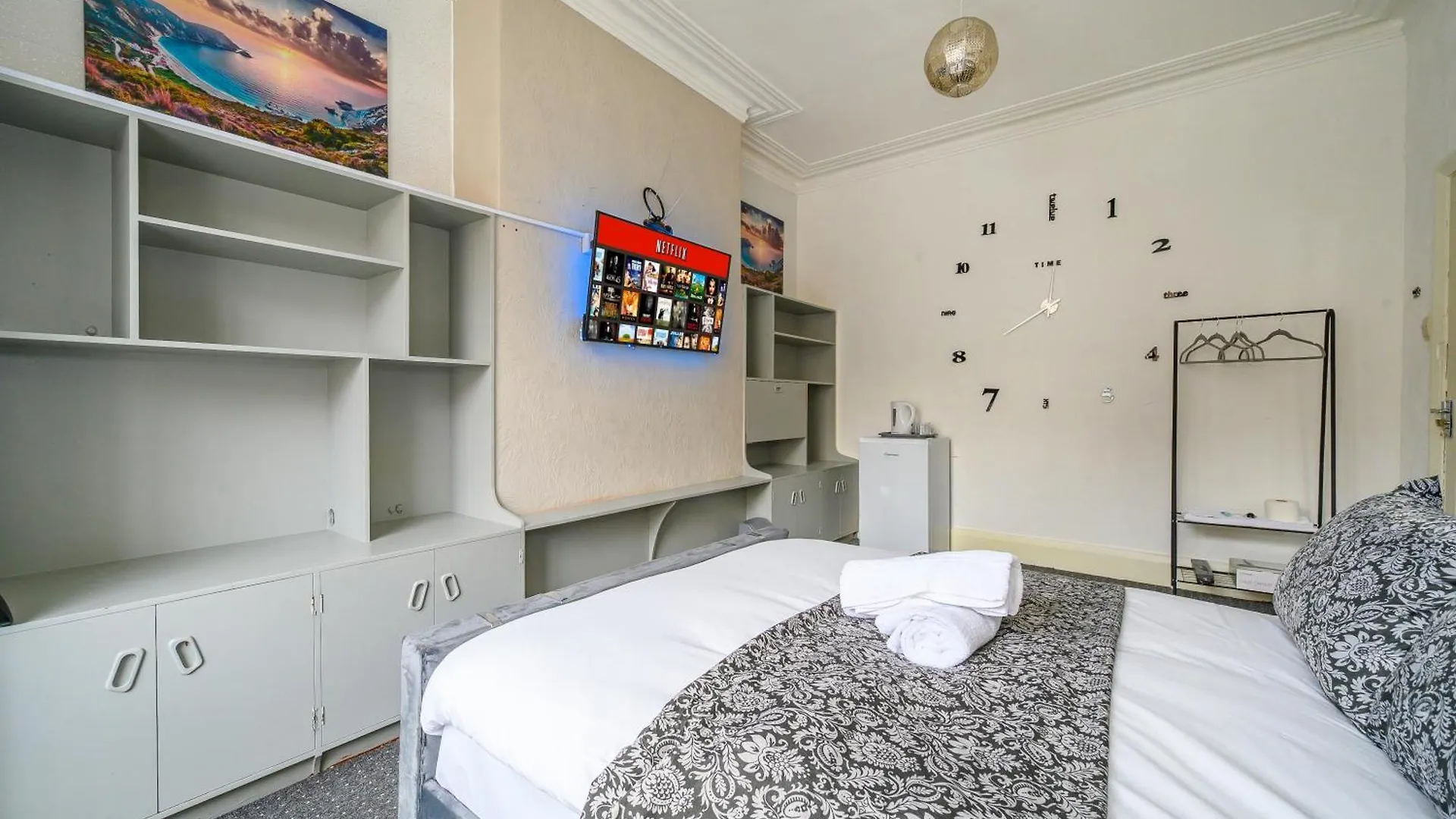 -Re15Cfa- For Relaxed And Cosy Stay With Free Parking ليدز بيت ضيافة