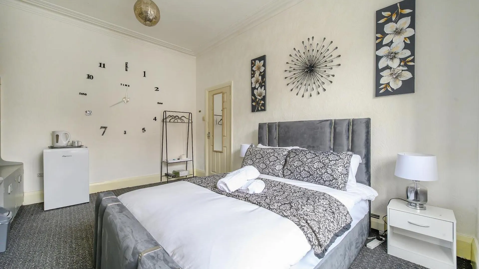 -Re15Cfa- For Relaxed And Cosy Stay With Free Parking ليدز بيت ضيافة